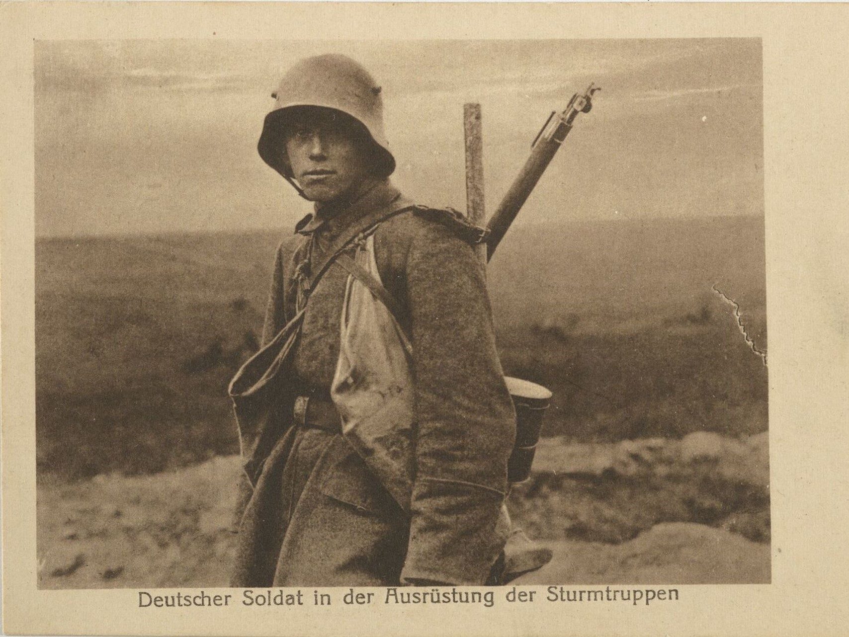 Deutscher Soldat in der Ausrüstung der Sturmtruppen, 1918: Zwischen Weltkrieg und Revolution