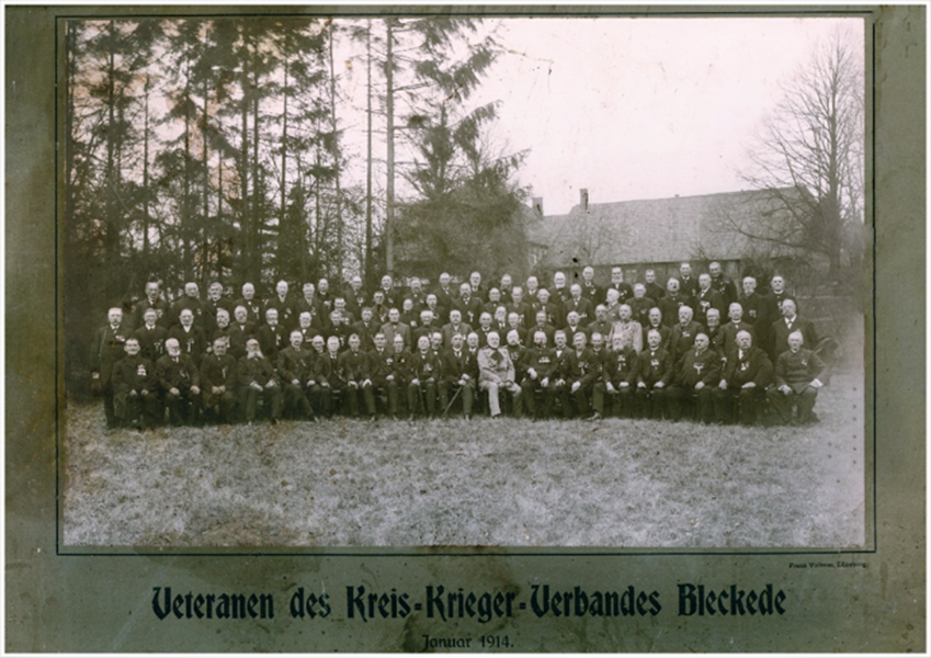 Foto, Kreisarchiv Lüneburg, Veteranen des Kreis-Krieger-Verbandes Bleckede, auch auf dem Land bereitete man sich auf kriegerische Auseinandersetzungen vor.