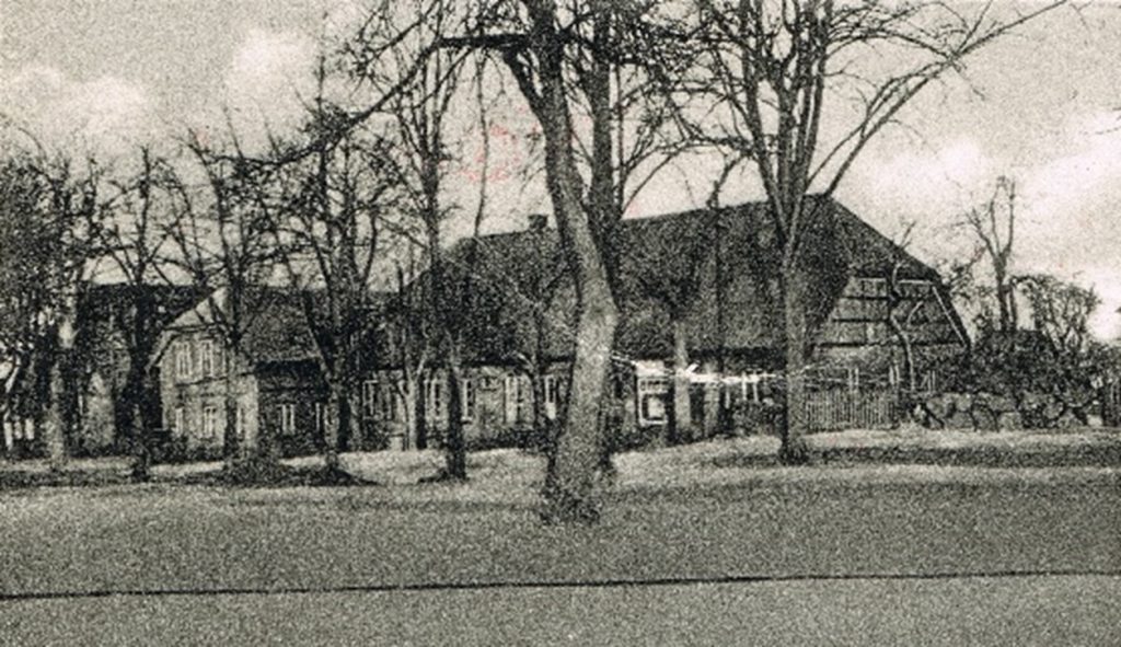 Am Markt 5, historisches Foto, Meissners Papier- und Spielwaren, es wurde auch bis zum Ende des 2. Weltkriegs als Kindergarten und Gaststätte genutzt, heute Mehrfamilienhaus.