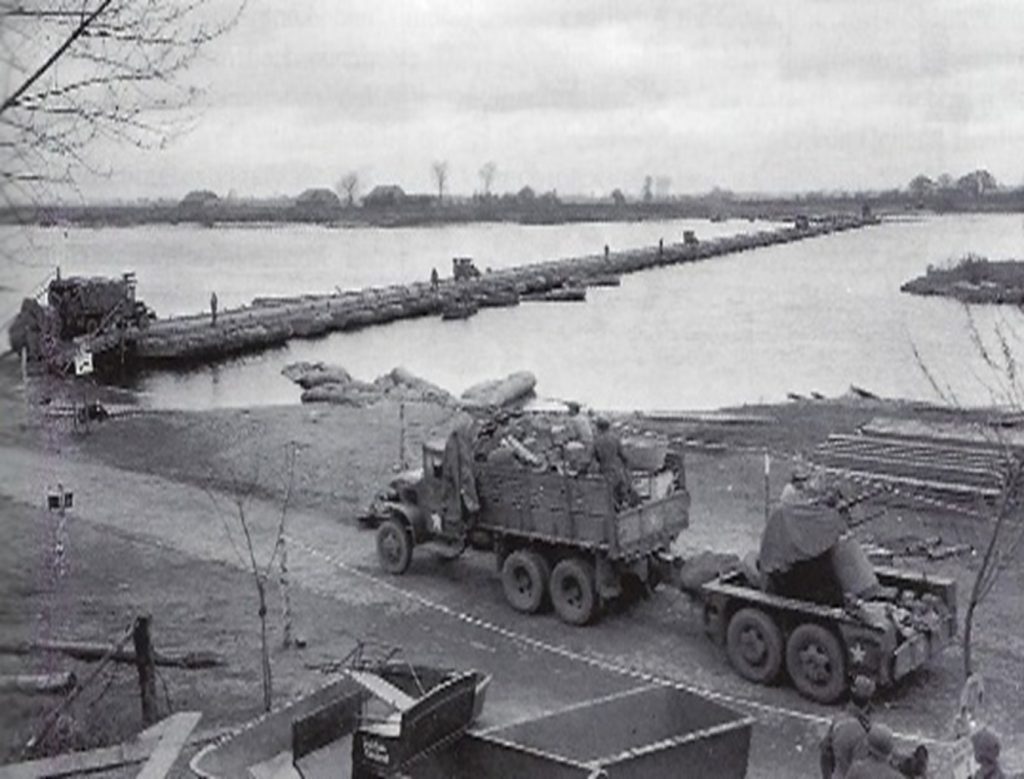 In der Nacht vom 30.April zum 1.Mai 1945 überquerten Truppenteile der von General Simpson geführten 9. US-Armee die Elbe.