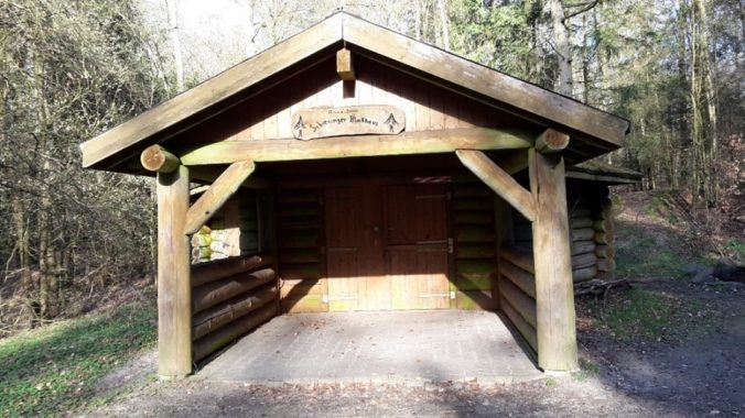 Eingang zur Köhlerhütte