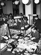 Eine Umtauschstelle in Hamburg am 20. Juni 1948.