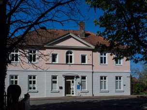 Das ehemalige Amtsgericht wird heute als Arztpraxis genutzt.