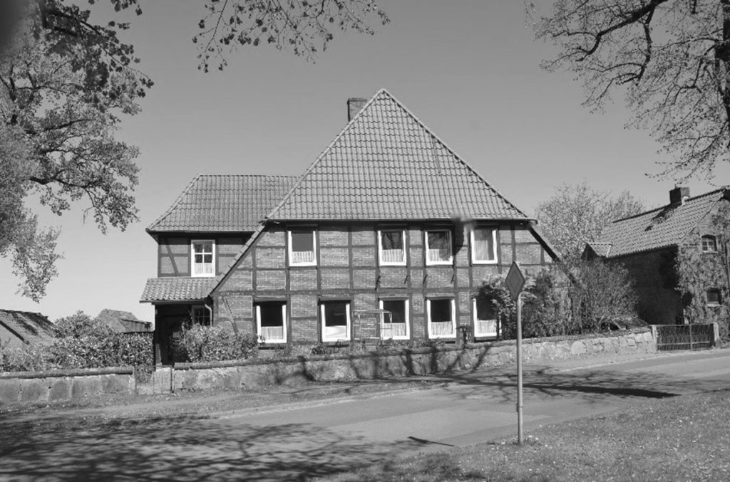 Am Markt 11, ehemaliger landwirtschaftlicher Betrieb, Röhr, heute Wohnhaus.
