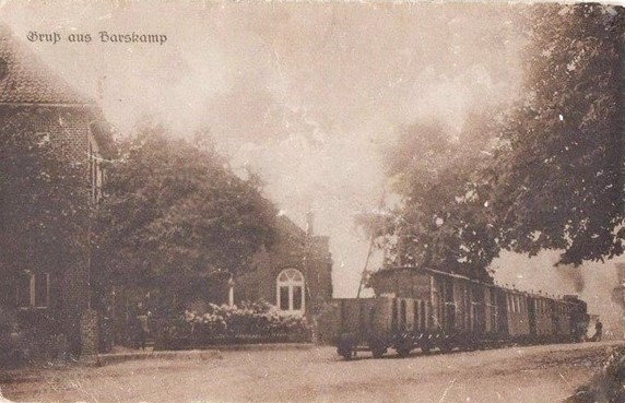 Historisches Foto der Bleckeder Kreisbahn. Halltestelle in Barskamp