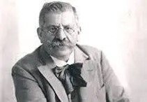 Magnus Hirschfeld stammte aus einer jüdischen Familie (* 14. Mai 1868 in Kolberg, Preußen; † 14. Mai 1935 in Nizza, Frankreich) war ein deutscher Arzt und Sexualwissenschaftler. Im Ersten Weltkrieg arbeitete Hirschfeld unter anderem als Arzt für Kriegsgefangene im Auftrag des Roten Kreuzes.