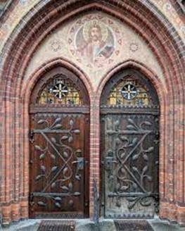 Türbeschläge aus Metall vor und nach der Sanierung
