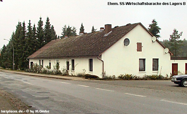 SS-Wirtschaftsbaracke aus dem Lager „B“ das heute als Wohnhaus genutzt wird. Quelle, Geschichtsspuren.