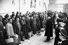Erste Gefangene im KZ Dachau, 1933.