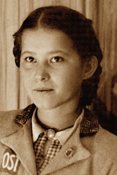 (© Archiv "Zwangsarbeit 1939-1945"). Beispielsfoto, die Weißrussin Walentina K. als 16-jährige "Ostarbeiterin" in Reutlingen, 1944